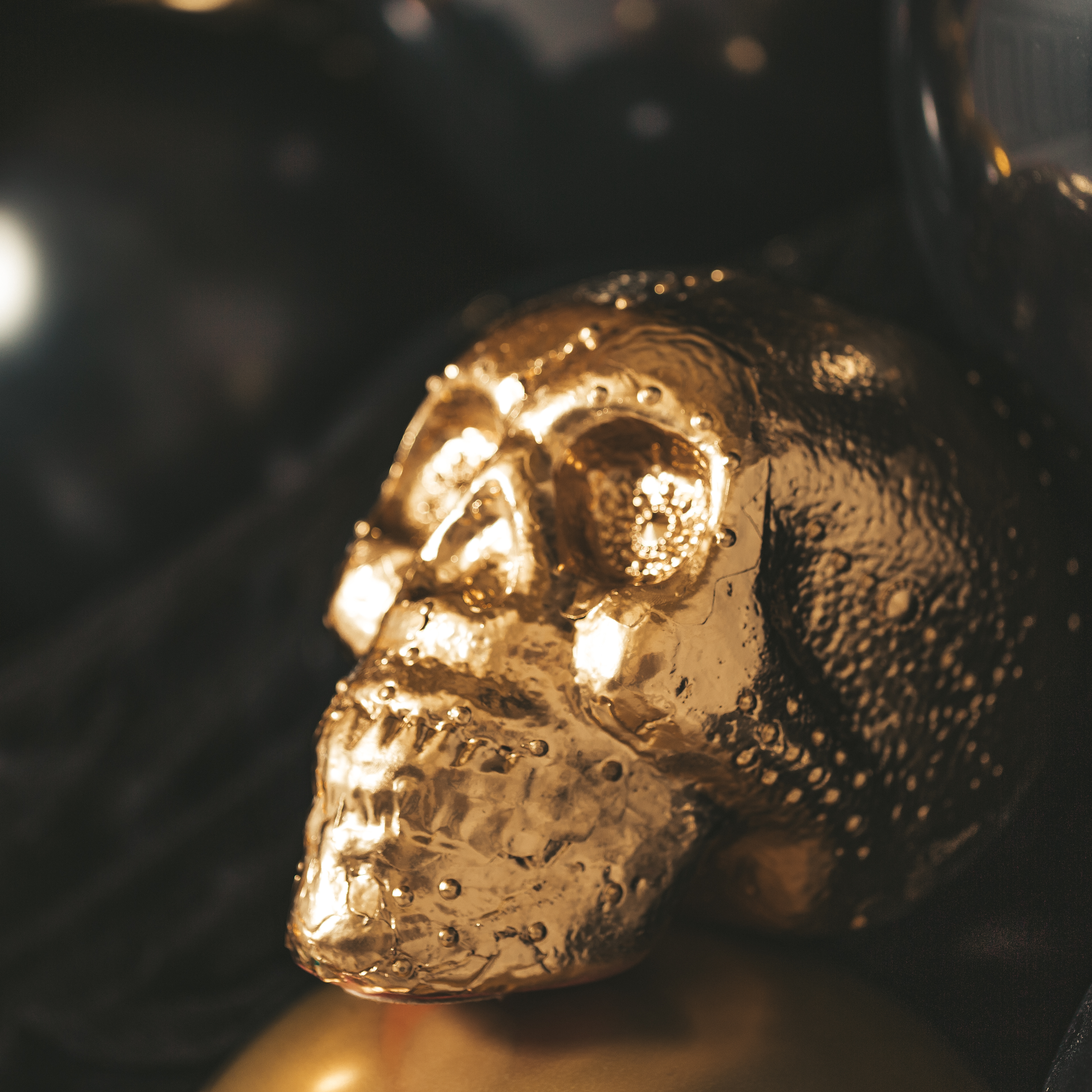 high-res-halloween-gold-skull-install-8