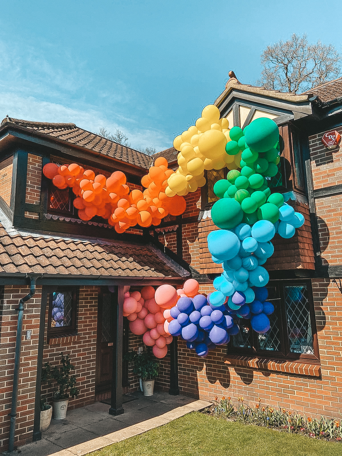 Fireplace Balloon Installations - By Bubblegum Balloons