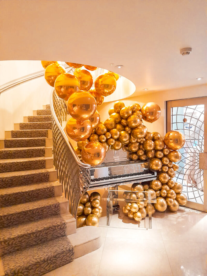The Dorchester - Staircase & Piano - Christmas 2021 (2)